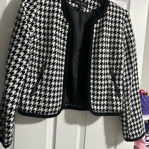 Larry Levine Women's Black and White Houndstooth Jacket